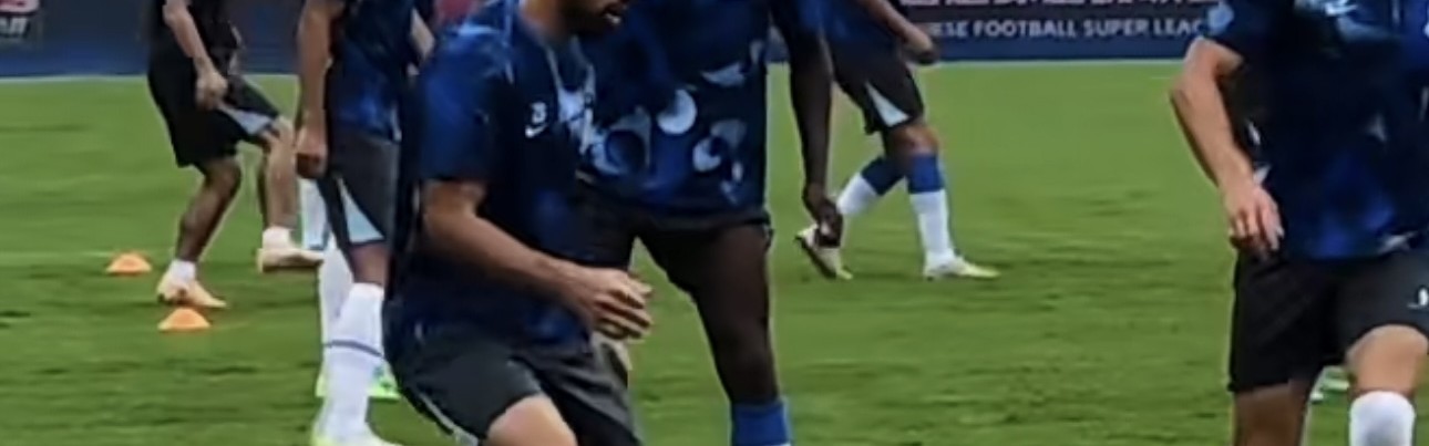 沪媒：于汉超阿苏埃均未随队到长春战亚泰，特谢拉赛前仍单独训练